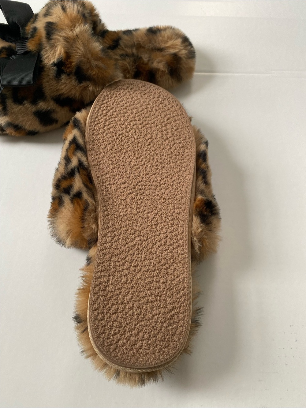 Anthropologie Leopard Print Faux Fur Bow Slippers in Brown and Black - Picture 4 of 6